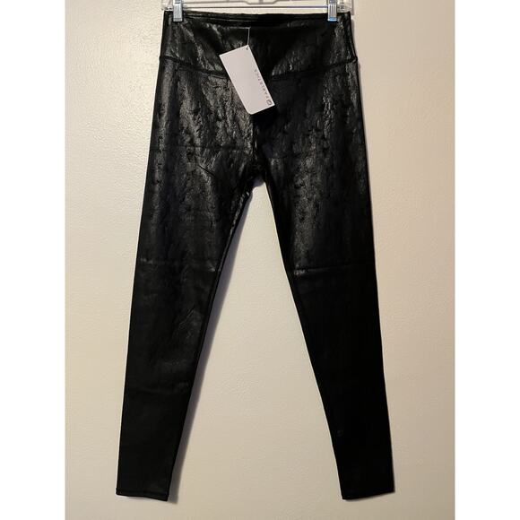Fabletics Salar Printed Regular Leggings Black Gray Womens Size Medium 8 NWT - Picture 1 of 10